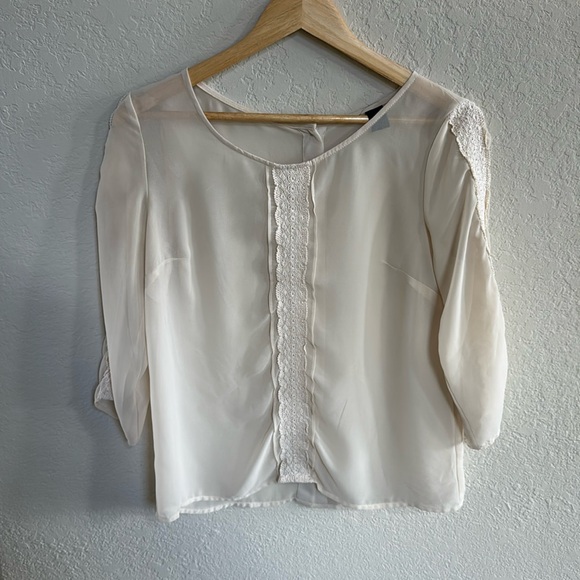 Tops - Vintage lace blouse with button up back